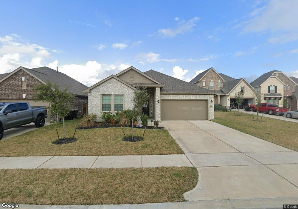 1745 Yaupon Trail Ct, Alvin, TX 77511 - photo 1