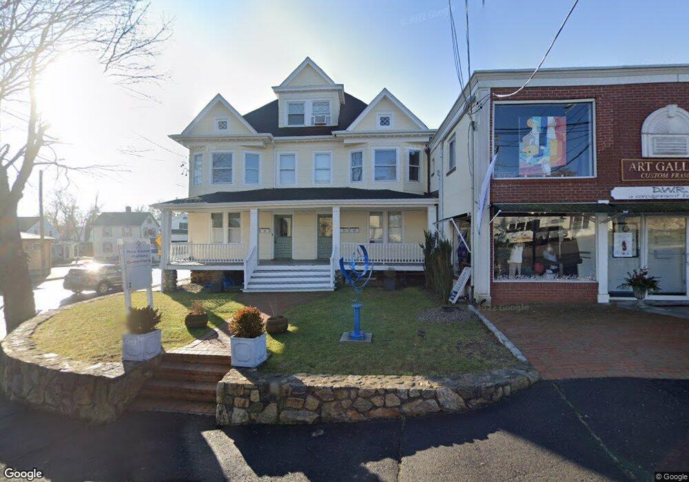 37 East Ave unit Top Right, New Canaan, CT 06840 - photo 1