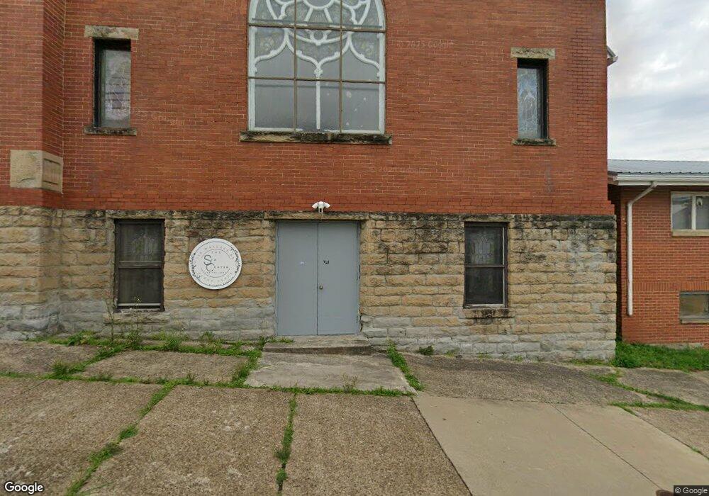 716 Wallace St, Vandergrift, PA 15690 - photo 1