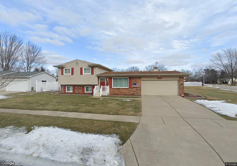 906 Meadow Dr, Davison, MI 48423 - photo 1