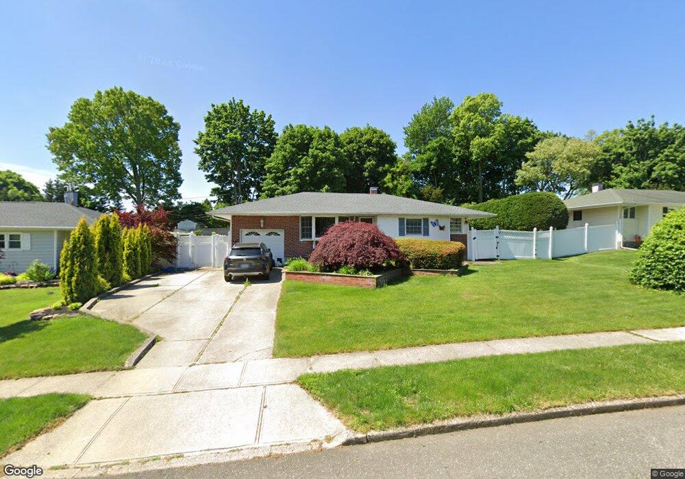 20 Eva Path, ComMacK, NY 11725 - photo 1