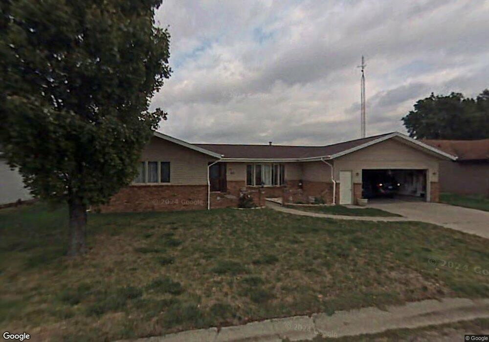 121 Crestwood Dr, Lincoln, IL 62656 - photo 1