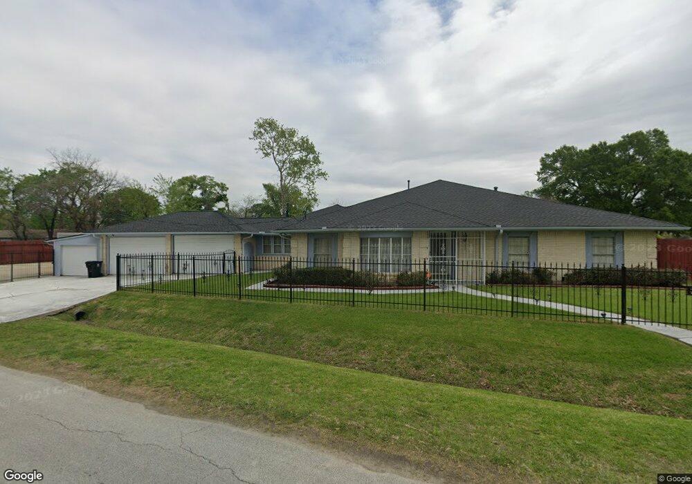 1054 Junell St, Houston, TX 77088 - photo 1