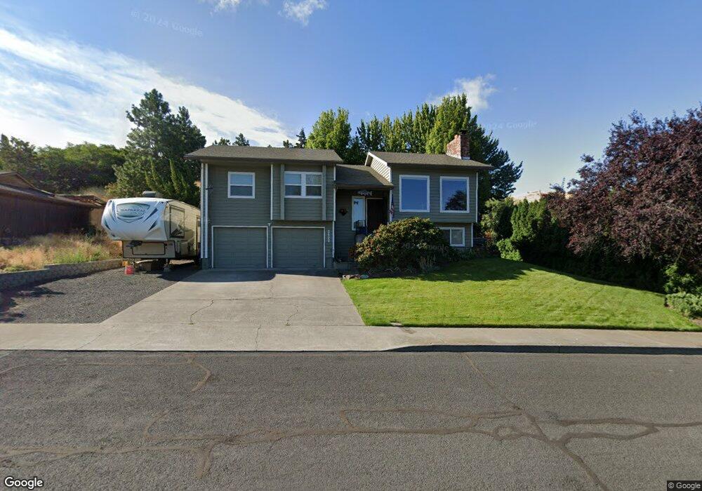 2622 E 15th St, the Dalles, OR 97058 - photo 1