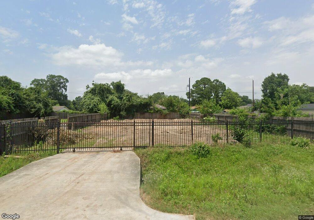 1058 Saint Clair St, Houston, TX 77088 - photo 1