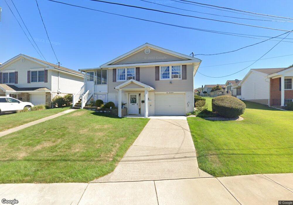 1017 Claire Dr, Taylor, PA 18517 - photo 1