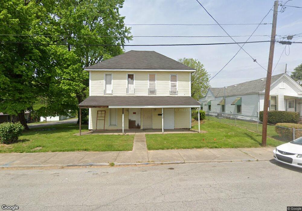 822 W Market St, New Albany, IN 47150 - photo 1