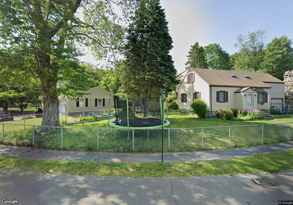 340 Nutmeg Rd unit 3, Bridgeport, CT 06610 - photo 1