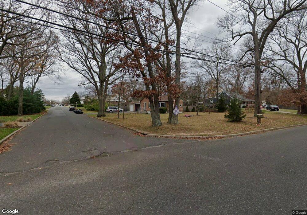 52 Old Indian Head Rd, ComMacK, NY 11725 - photo 1