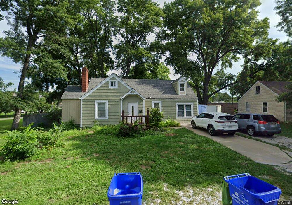 12720 Circle Dr, Shawnee, KS 66216 - photo 1