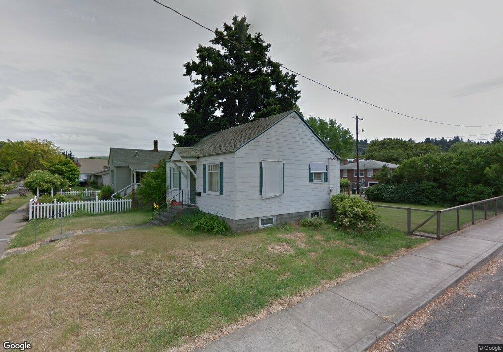 622 W 8th St, the Dalles, OR 97058 - photo 1