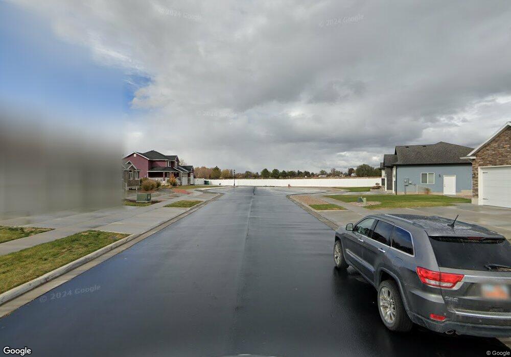 342 S Willow Tree Ln, Layton, UT 84041 - photo 1