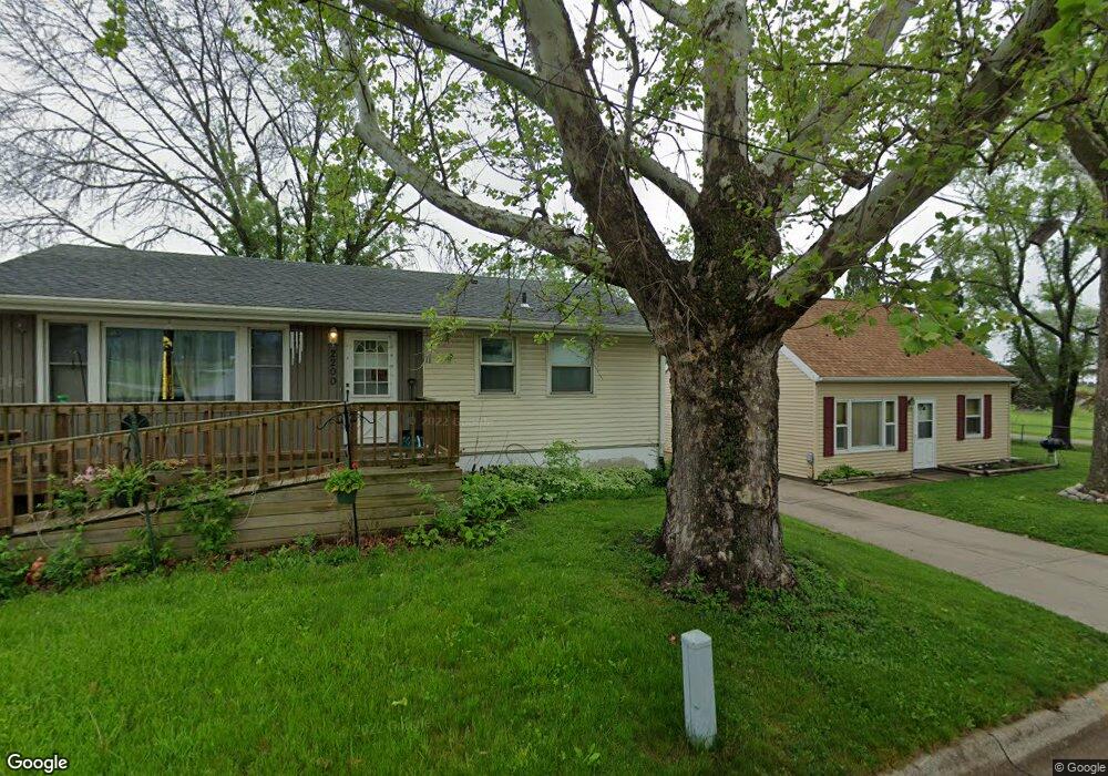 2200 N St SW, Cedar Rapids, IA 52404 - photo 1