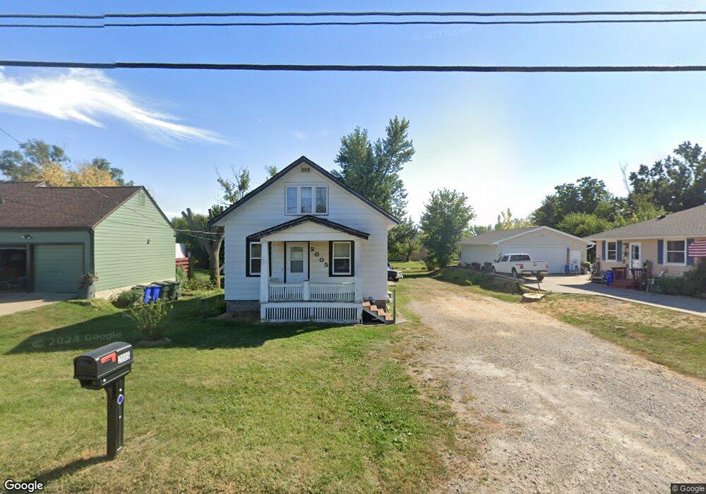 2005 Wilson Ave SW, Cedar Rapids, IA 52404 - photo 1