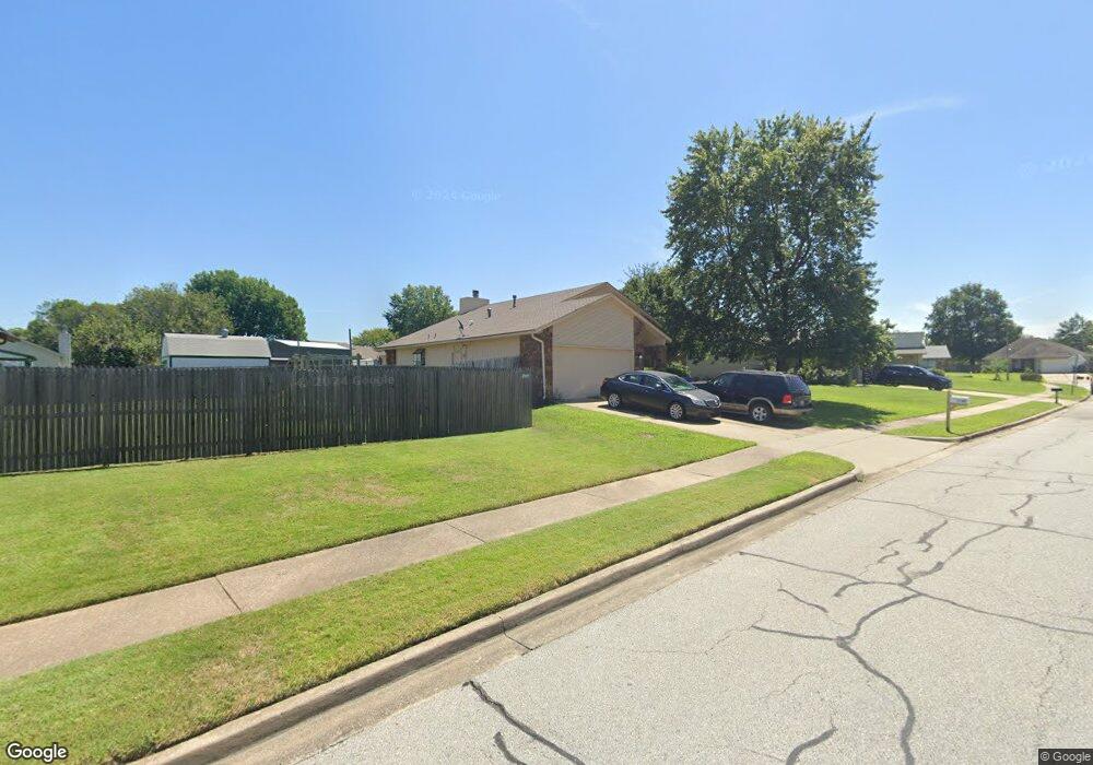3705 S Sycamore Ave, Broken Arrow, OK 74011 - photo 1
