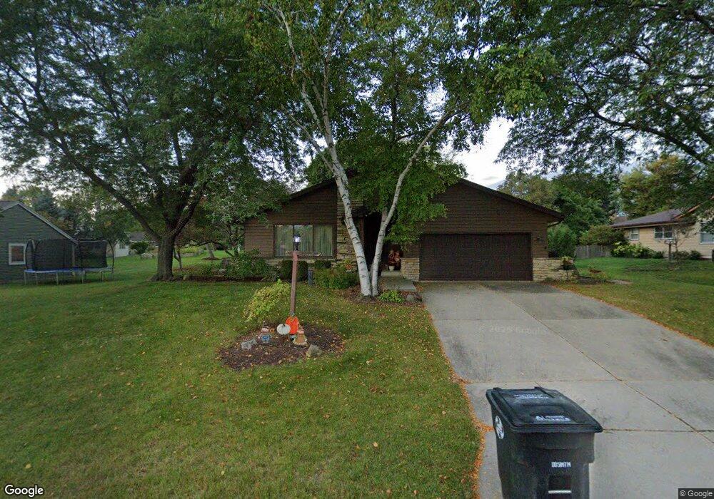 N83W16331 Kenny Ln, Menomonee Falls, WI 53051 - photo 1