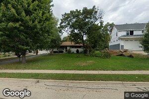 8 Sunset Ln, Algonquin, IL 60102