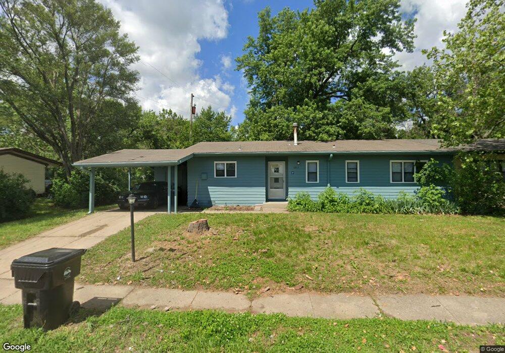 6815 SW Fieldwood Dr, Topeka, KS 66619 - photo 1