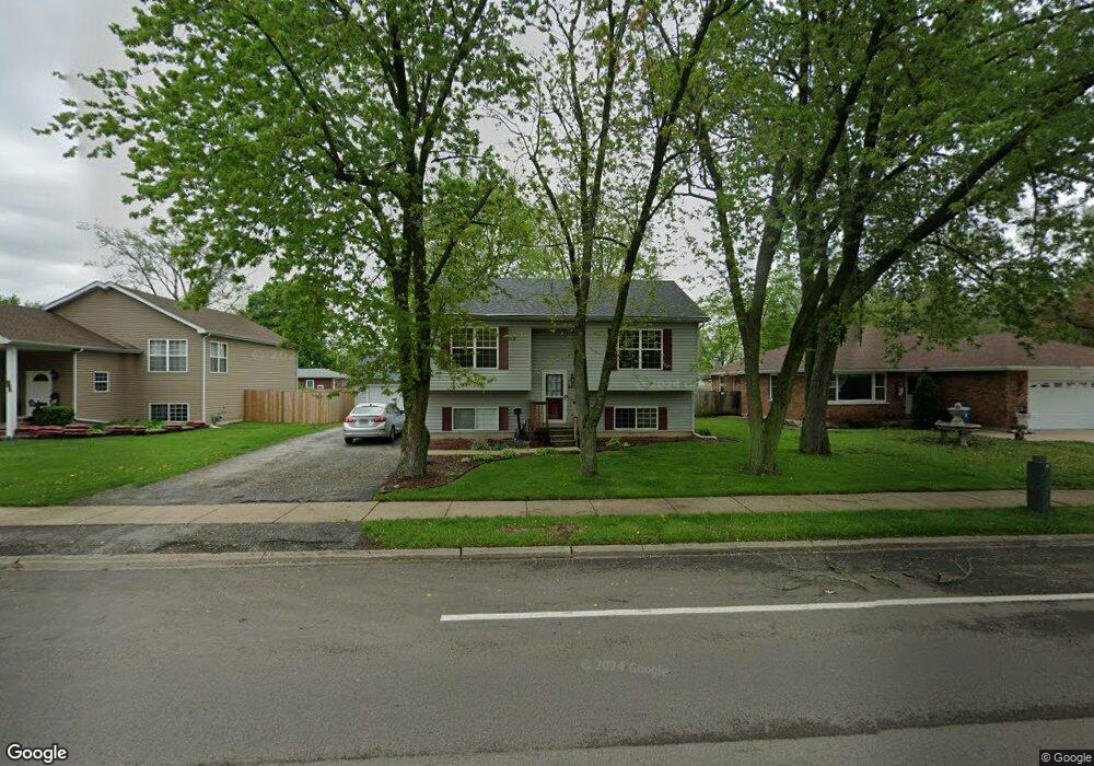 829 N Elmwood Dr, Aurora, IL 60506 - photo 1