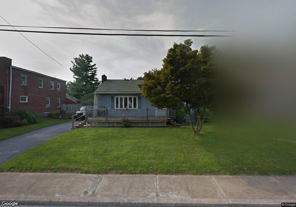 213 Locust St, New Holland, PA 17557 - photo 1