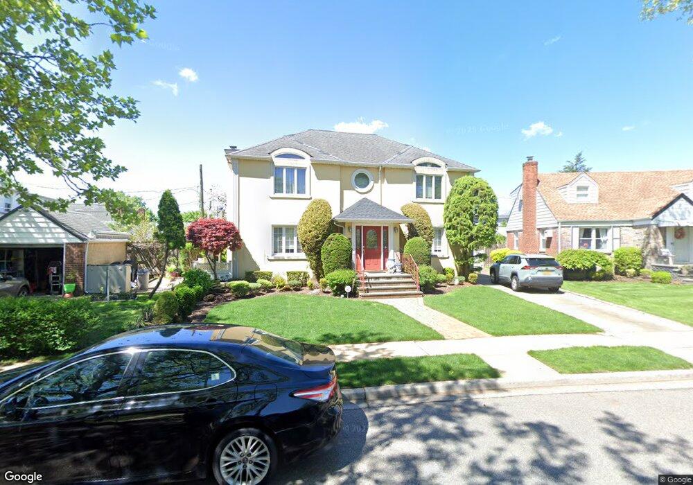 39 Yale Blvd, New Hyde Park, NY 11040 - photo 1