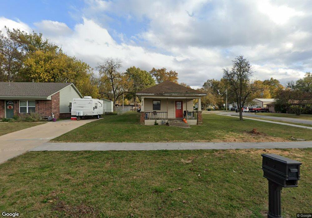 804 N Chickasaw Ave, Claremore, OK 74017 - photo 1