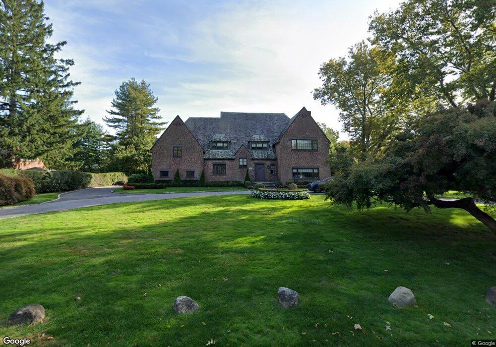 10 Henhawk Rd, Great Neck, NY 11024 - photo 1