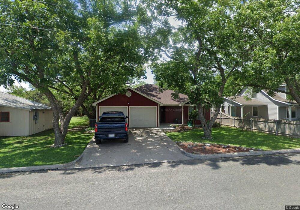 609 Winfred St, Fredericksburg, TX 78624 - photo 1