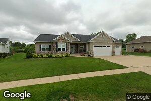 835 White Pine Cir, Robins, IA 52328