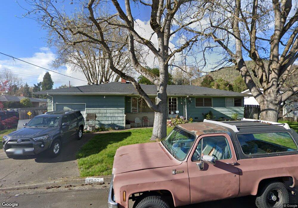 1202 NE Meier Dr, Grants Pass, OR 97526 - photo 1