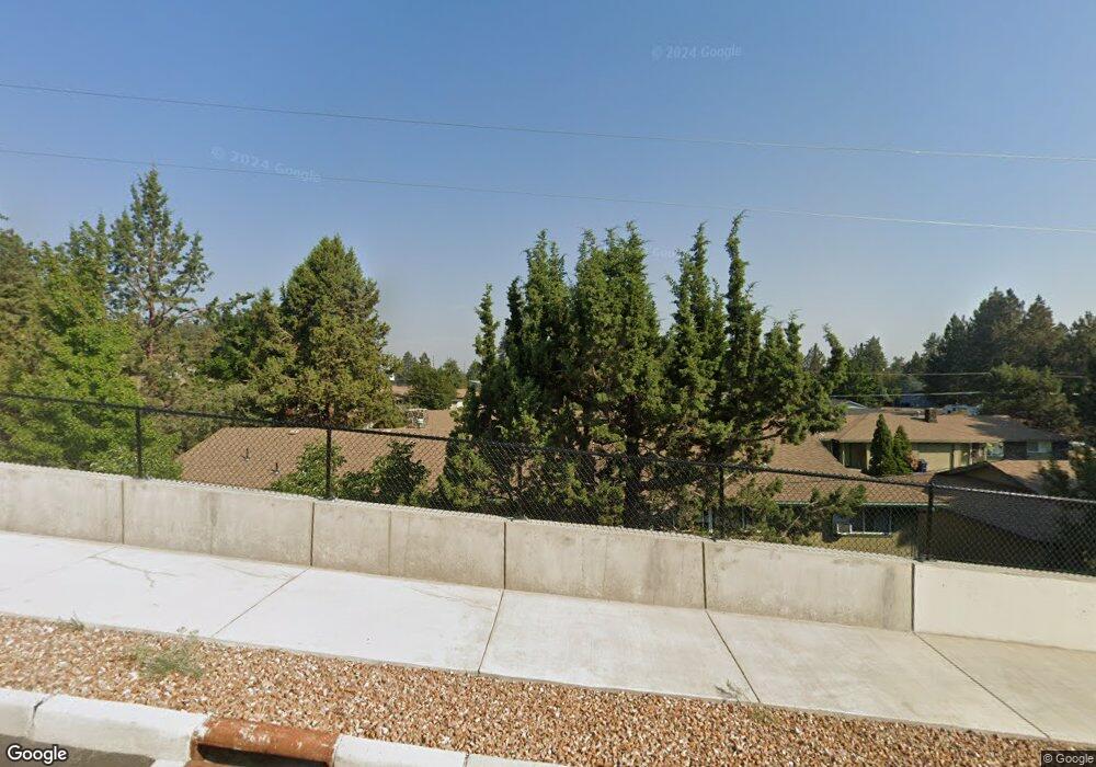 555 SE Wildcat Dr, Bend, OR 97702 - photo 1