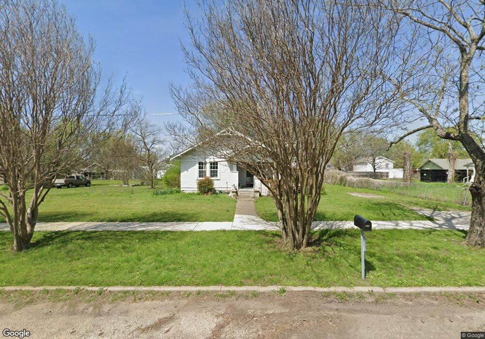 408 W Grand St, Whitewright, TX 75491 - photo 1
