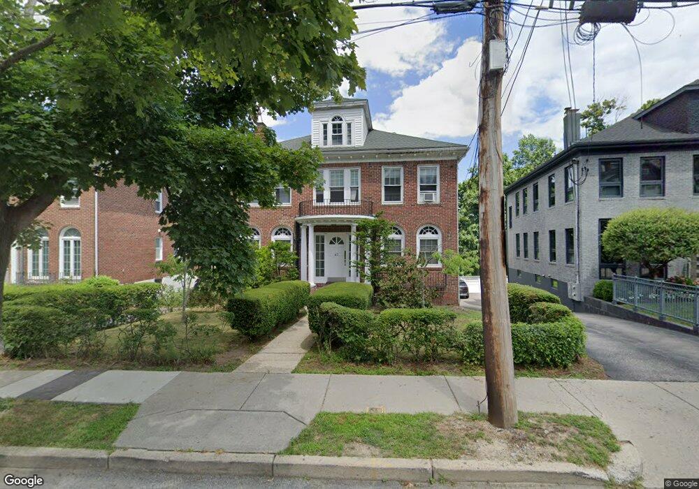 47 Algonquin Rd unit 1  47 Algonquin Rd, Chestnut Hill, MA 02467 - photo 1