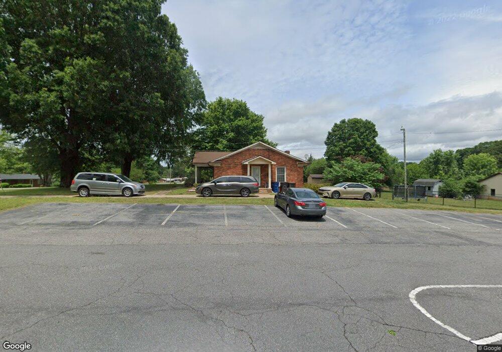 140 N Greenbriar Rd, Statesville, NC 28625 - photo 1