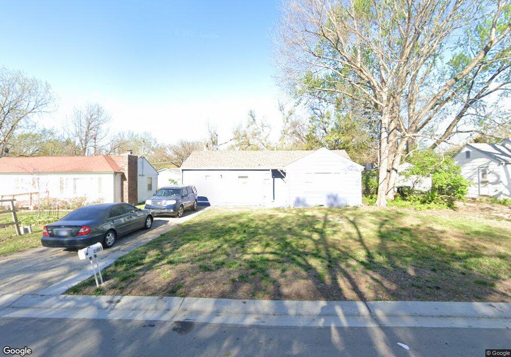 2405 SW Seabrook Ave, Topeka, KS 66614 - photo 1