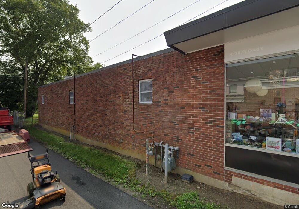 3 Queen St unit 2, Newtown, CT 06470 - photo 1