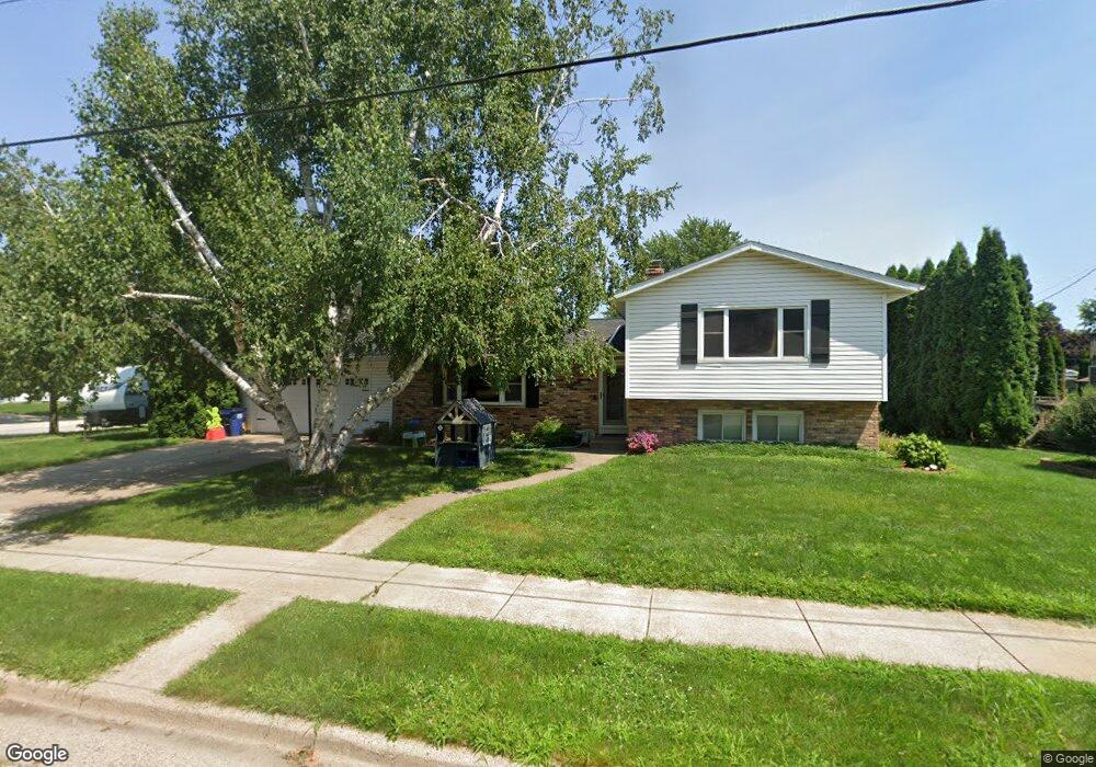 415 S Hill St, La Crescent, MN 55947 - photo 1