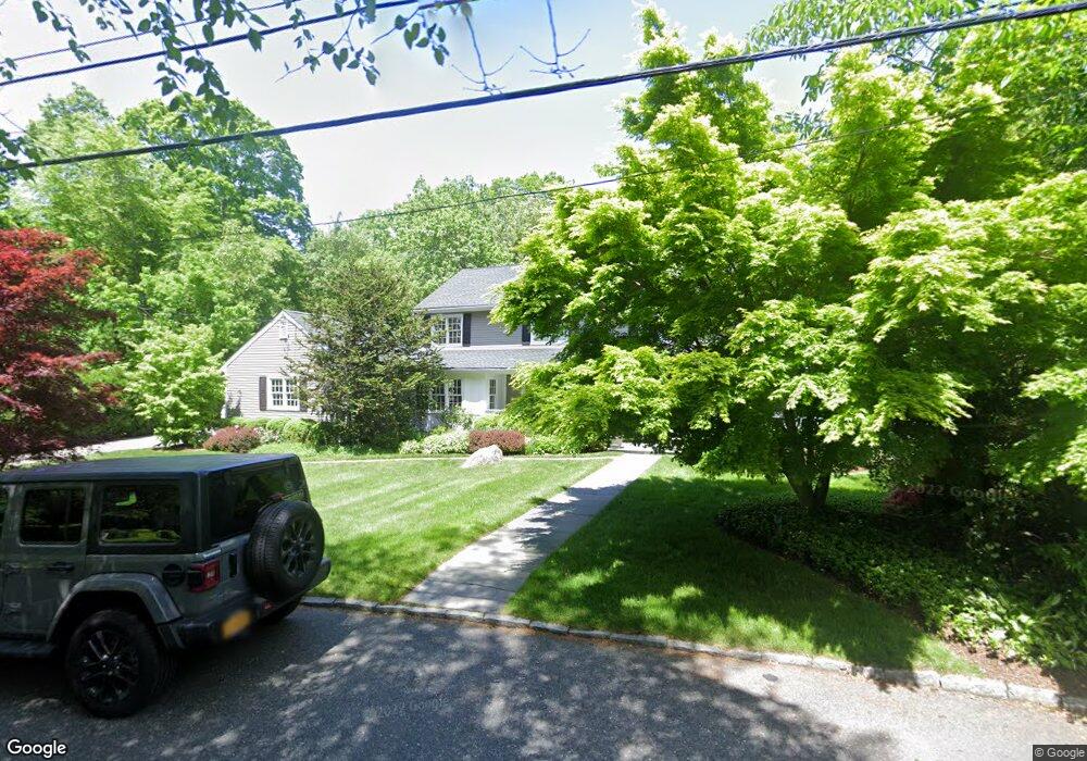 71 Round Hill Rd, Scarsdale, NY 10583 - photo 1