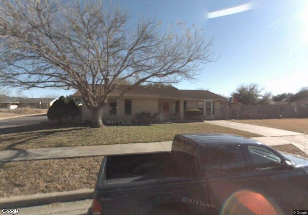 1212 Glendale Dr, Beeville, TX 78102 - photo 1