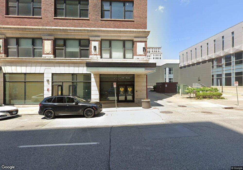 212 Brady St Parker, Davenport, IA 52801 - photo 1