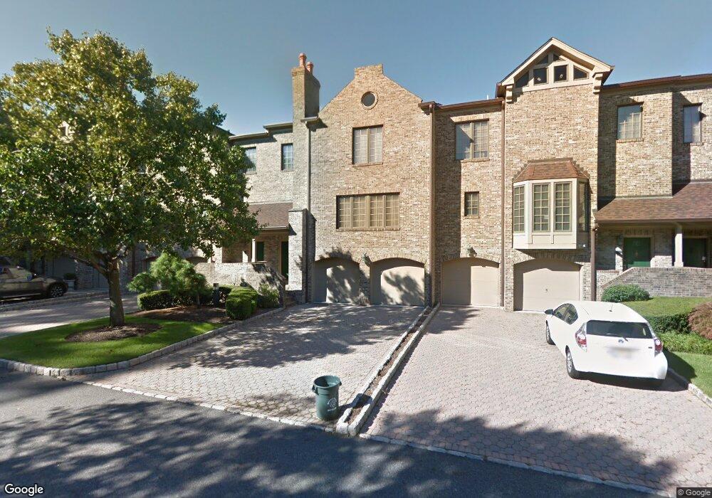 5 Windsor Ct, Saddle River, NJ 07458 - photo 1