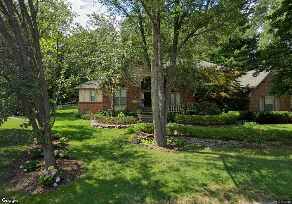1343 Echo Ct, Bloomfield Hills, MI 48302 - photo 1
