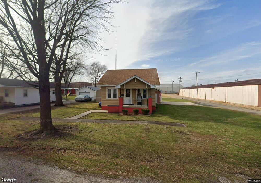 921 N 13th St, Mattoon, IL 61938 - photo 1