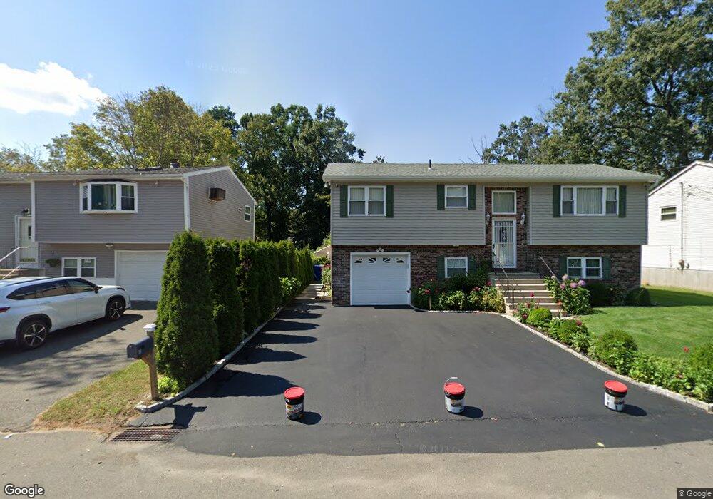 47 Madera Dr, Waterbury, CT 06704 - photo 1