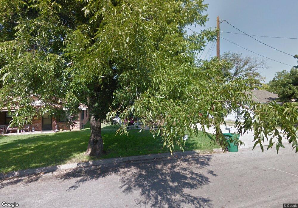 1013 N Clements St, Gainesville, TX 76240 - photo 1