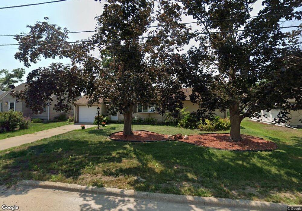 416 20th St NW, Cedar Rapids, IA 52405 - photo 1