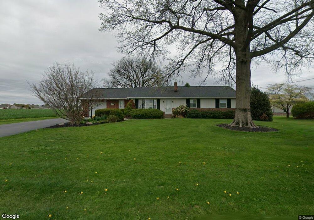 579 S Kinzer Ave, New Holland, PA 17557 - photo 1