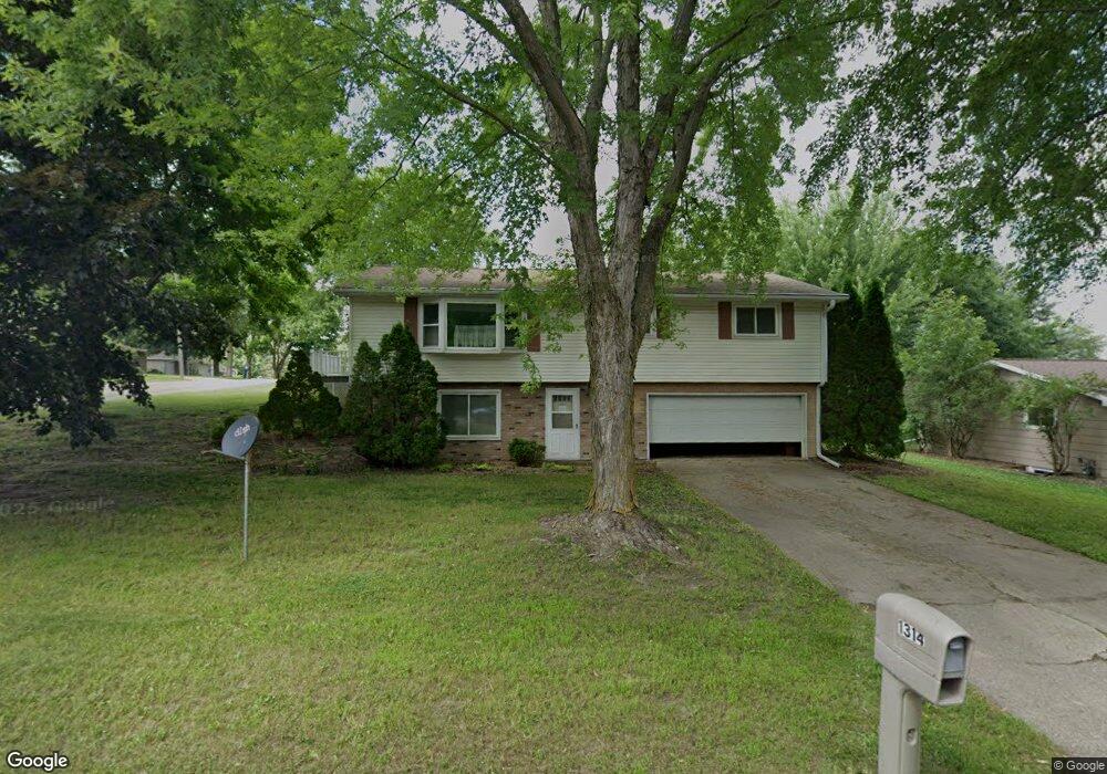 1314 Southview Ln, Albert Lea, MN 56007 - photo 1