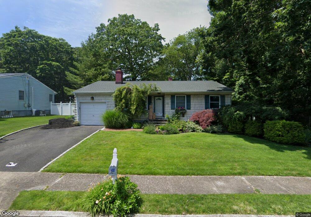 684 Bohemia Pkwy, Sayville, NY 11782 - photo 1