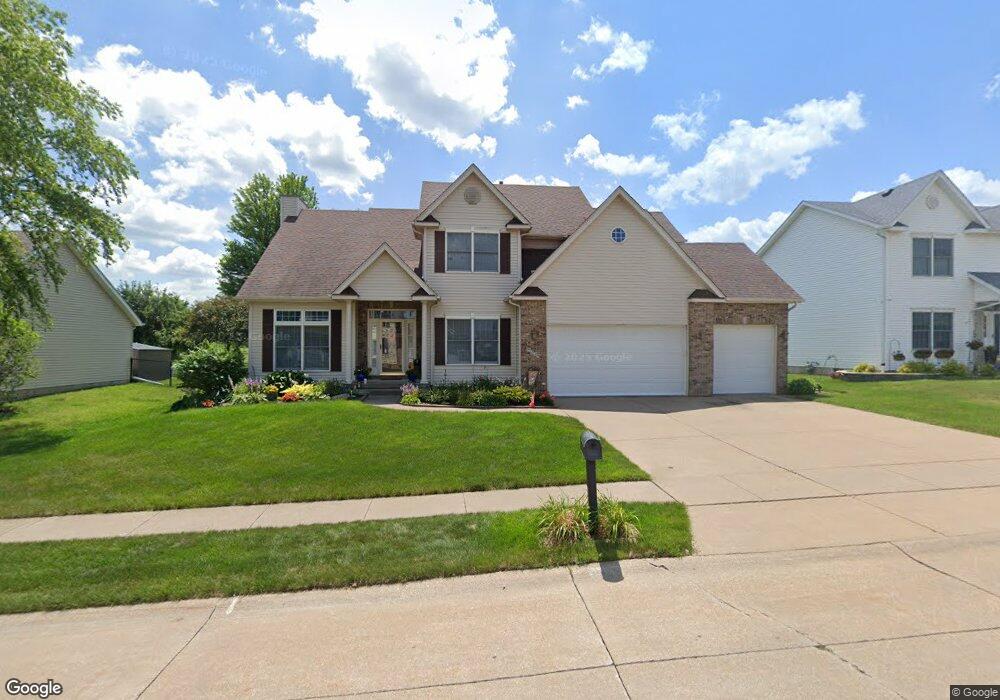 5325 Shawnee Dr, Davenport, IA 52804 - photo 1